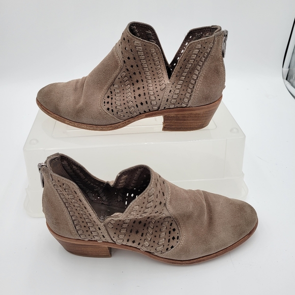 Womans Vince Camuto Prasata Tan Suede Cut out Ankle Booties ZIp Back Size 8/38 - Picture 5 of 14